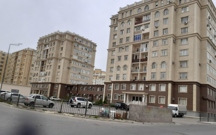 Қара әйел мен орыс әйелімен үйдегі порно