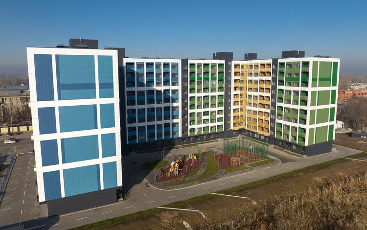 Трусикасын тісімен шешеді. Құс пен қарақұйрықтың порно видеосы