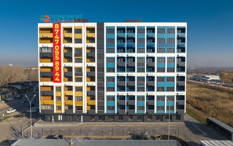 Үлкен кеуделі қызметші порно сиськи