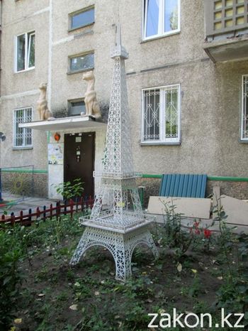 А из нашего окна башня Эйфеля видна