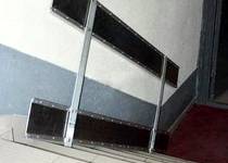 В алматинских многоэтажках устанавливают откидные пандусы