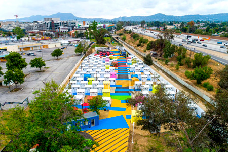 В&nbsp;Лос-Анджелесе построили яркие микродома для бездомных