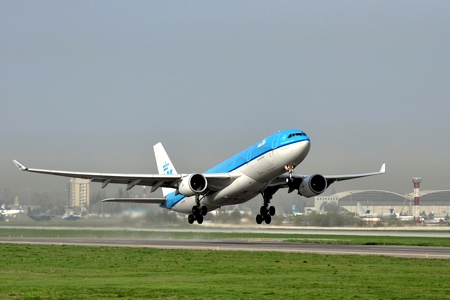 Пристегните ремни, взлетаем