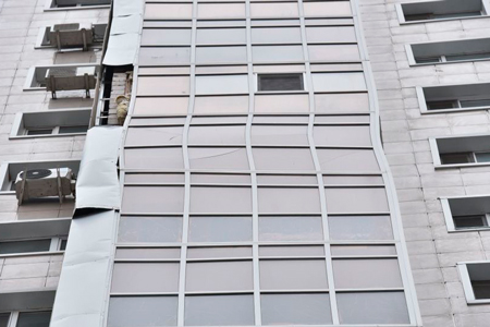 Дом с покосившимся балконом в Нур-Султане акимат назвал жизнеспособным