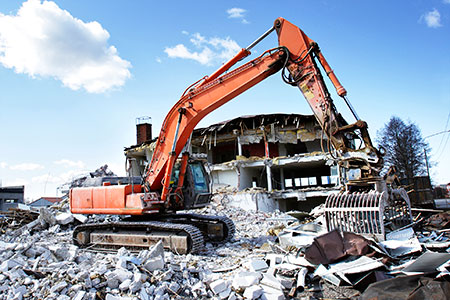 В Алматы сносят незаконные строения