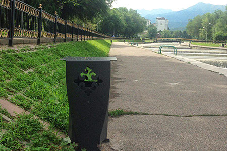 На установку урн и скамеек в Алматы выделили более 300 млн тенге