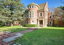 В США продают дом-кинозвезду