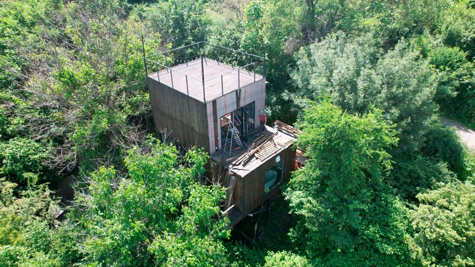 В Алматы сносят три объекта