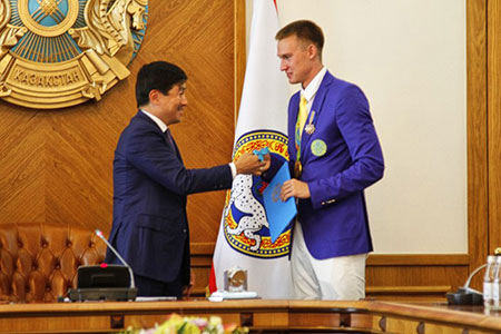 Новости: Олимпийцам Баландину и Шакимовой подарили квартиры в Алматы