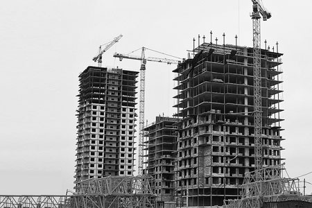 На семи объектах столицы приостановили строительство