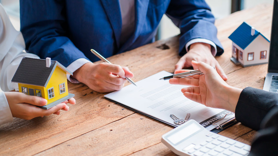 Какие банки выдают ипотеку иностранцам