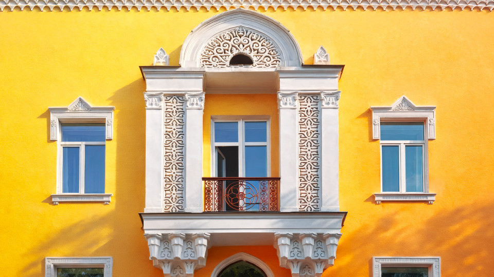 Будут ли в Алматы убирать остекление балконов