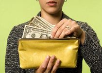 Крадёт доверие и деньги