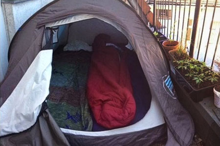 В&nbsp;Берлине за&nbsp;260 евро выставили в&nbsp;аренду палатку на&nbsp;балконе