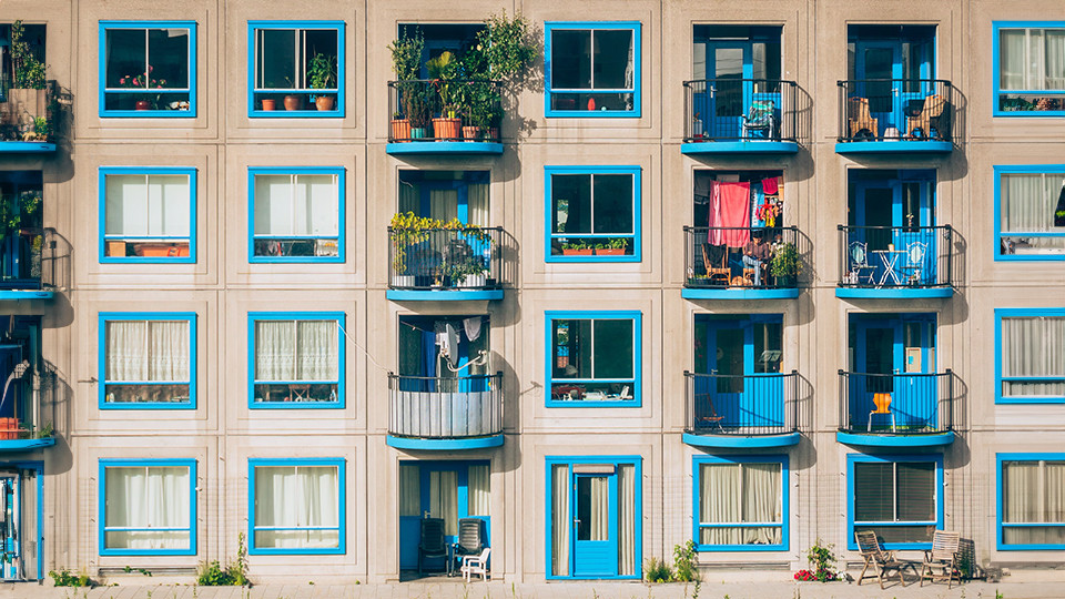 Продавец не освобождает квартиру: как его выселить