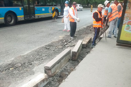 Зачем в Алматы меняют новые бордюры