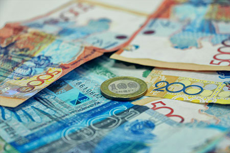 Эксперт: сегодняшнее ослабление тенге носит временный характер