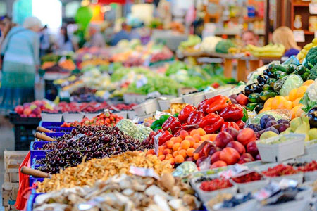 В Алматы cократили время работы ЦОНов, рынков и ТРЦ