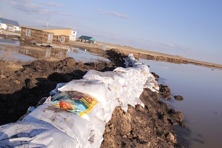 В пригороде Астаны начался потоп (фото)
