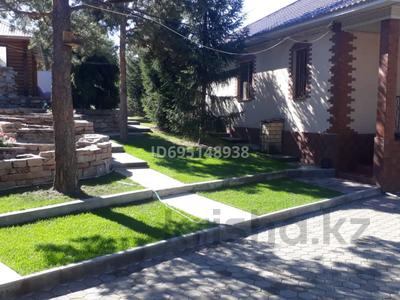 Дом · 4 комнаты · 200 м², Тауелсиздик 127 за 100 000 〒 в 