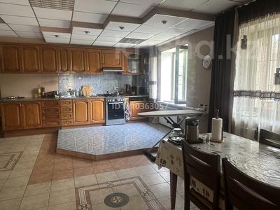 4-комнатная квартира · 132 м² · 4/4 этаж, Байтурсынова 96/1 за 500 000 〒 в Алматы, Бостандыкский р-н