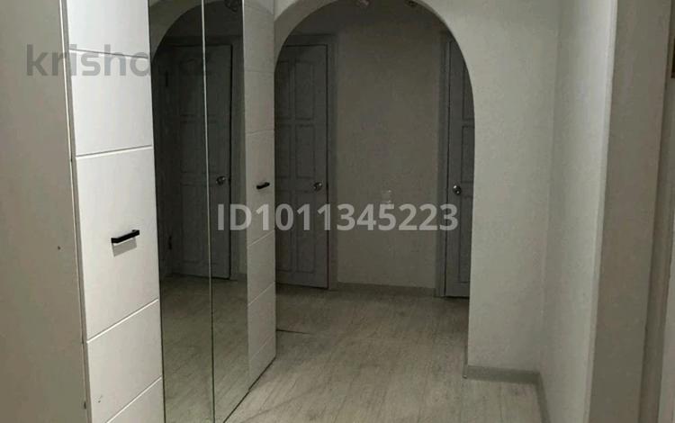 4-бөлмелі пәтер · 77.2 м² · 1/5 қабат, Академика А.Тайманова 109 — Досмухамедова 8, бағасы: 25 млн ₸ в Уральске — фото 2