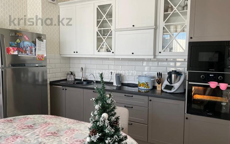 3-комнатная квартира · 85 м² · 6/18 этаж, Сыганак 17 за 75 млн 〒 в Астане, Есильский р-н — фото 2