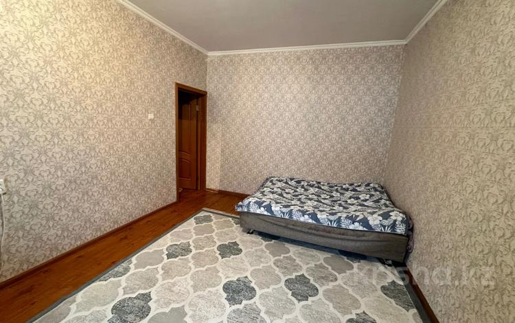 1-комнатная квартира · 40 м² · 5/5 этаж, мкр Мамыр-1 за 160 000 ₸ в Алматы, Ауэзовский р-н — фото 2