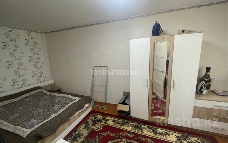 2-комнатная квартира · 46 м² · 2/5 этаж, Майкудук, 12й микрорайон 16 за 9.9 млн ₸ в Караганде, Алихана Бокейханова р-н — фото 2