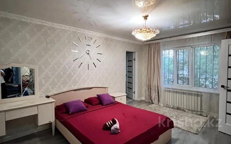 1-бөлмелі пәтер · 50 м² · 1/5 қабат, 2 ш/а. 76 — Грешина, бағасы: 10 000 ₸ в Актобе, мкр 8 — фото 2
