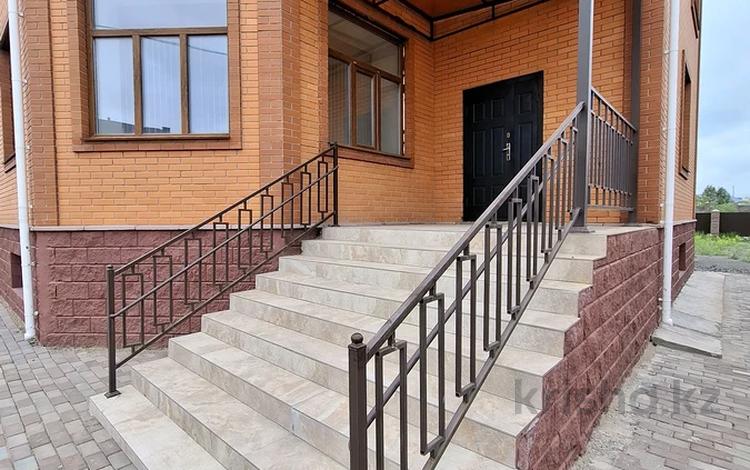 Отдельный дом · 5 комнат · 400 м², мкр Юго-Восток Таугуль за 1.5 млн ₸ в Караганде, Казыбек би р-н — фото 2