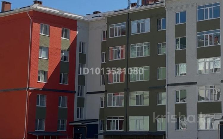 2-бөлмелі пәтер · 67 м² · 2/5 қабат, мкр. Алтын орда 49л, бағасы: 17.7 млн ₸ в Актобе — фото 2