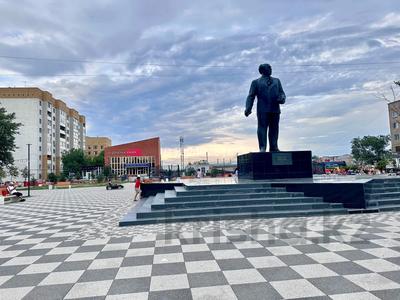 2-комнатная квартира · 71.2 м² · 1/9 этаж, 15 микрорайон 18/1 — Океан, Площадь М. Ауэзова за 34 млн 〒 в Семее