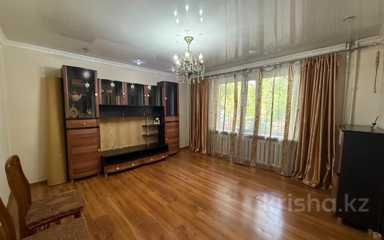 3-комнатная квартира · 66.3 м² · 1/5 этаж, мкр Юго-Восток, мкр Орбита1 — Средняя школа №86, Парк Победы, Ледовый дворец спорта "Караганда-Арена", Аллея "Алаш" за 23 млн ₸ в Казыбек би р-н — фото 2