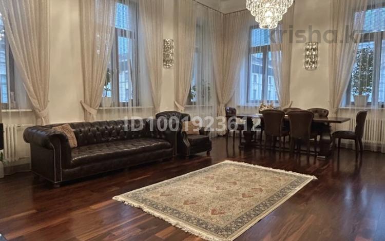 2-комнатная квартира · 69.5 м² · 2/2 этаж, Почтамтская — Исаакиевский собор за 375 млн 〒 в Санкт-петербурге — фото 2