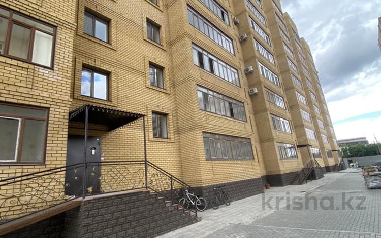 2-комнатная квартира, 64.5 м², 9/9 этаж, Гоголя 106 — Аймаутова за 24.5 млн 〒 в Семее — фото 2