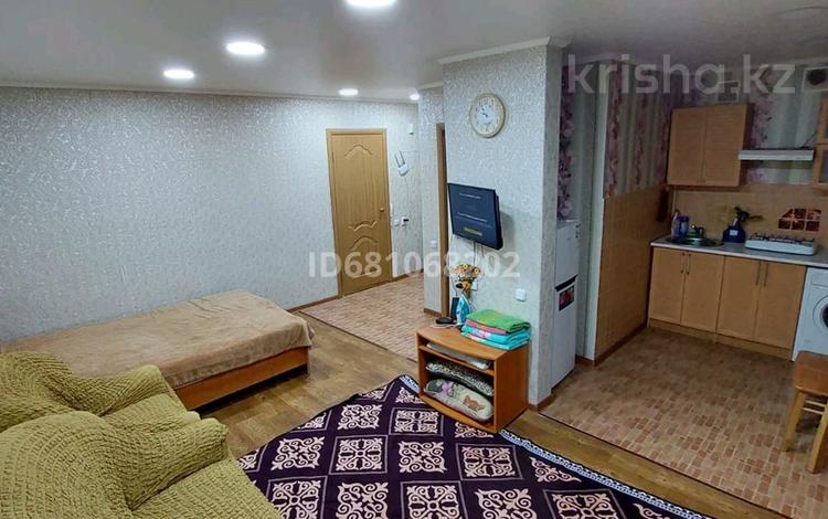 1-комнатная квартира, 35 м², 2/5 этаж посуточно, Назарбаева за 8 000 〒 в Кокшетау — фото 2