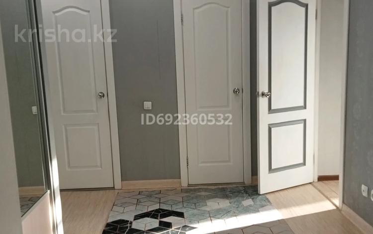 2-бөлмелі пәтер, 60 м², 9/10 қабат ай сайын, Баймуканова 84, бағасы: 160 000 〒 в Кокшетау — фото 2