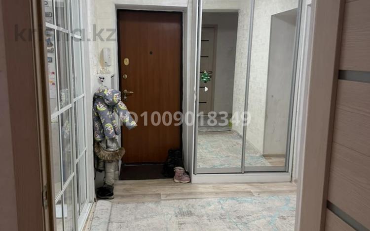 3-бөлмелі пәтер · 65 м² · 4/5 қабат, мкр Михайловка , Аманжолова 31, бағасы: 35.8 млн ₸ в Караганде, Казыбек би р-н — фото 2
