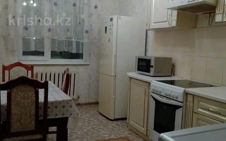 4-комнатная квартира, 90 м², 2/10 этаж помесячно, Сыганак 18/1 — Туркестан