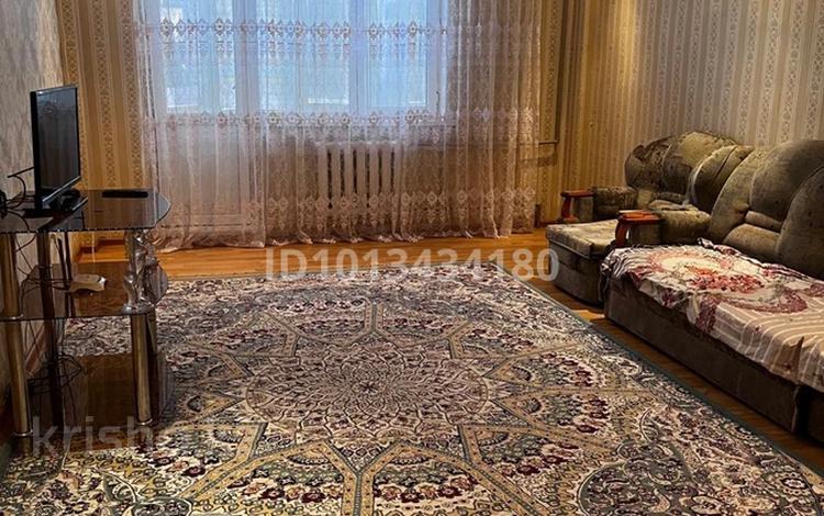 2-бөлмелі пәтер · 74 м² · 8/9 қабат, Алмагүл ш/а. 3 — С. Бейбарыс и Т.Амандосова, бағасы: 200 000 ₸ в Атырау, мкр. Алмагуль — фото 2
