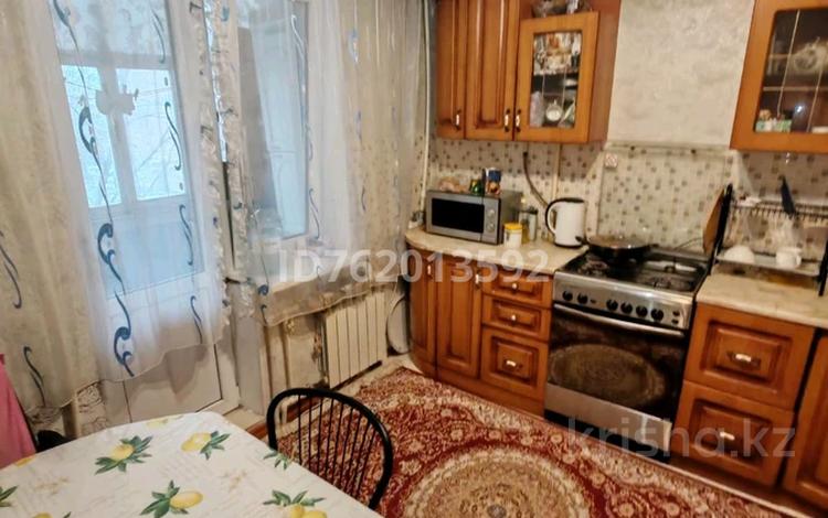2-бөлмелі пәтер · 53.8 м² · 3/5 қабат, Старый город, Алтынсарина 33.1 — Продам 2кв квартиру в рядом Дина эксперс .ремонт чистый ул планирвка с, бағасы: 14.3 млн ₸ в Актобе — фото 2