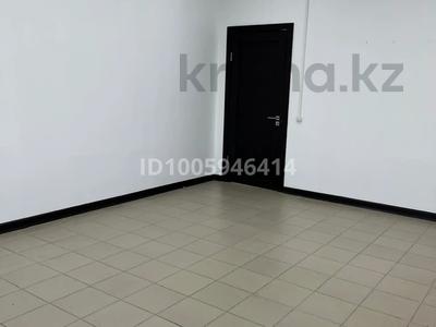 Офисы, образование, кабинеты и рабочие места, студии · 27 м² за 100 000 ₸ в Уральске, мкр Кунаева