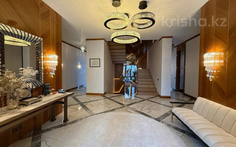 7-комнатная квартира · 445.3 м² · 3/7 этаж, Карашаш ана 16 за 8 млн ₸ в Астане, Есильский р-н — фото 2