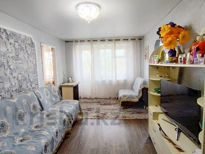 3-комнатная квартира · 45 м² · 5/5 этаж, Майкудук, 12й микрорайон за 9.4 млн ₸ в Караганде, Алихана Бокейханова р-н