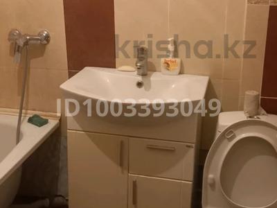 1-комнатная квартира · 33 м² · 1/5 этаж, мкр 4 27 — Желаевская трасса-4мкр за 130 000 ₸ в Уральске