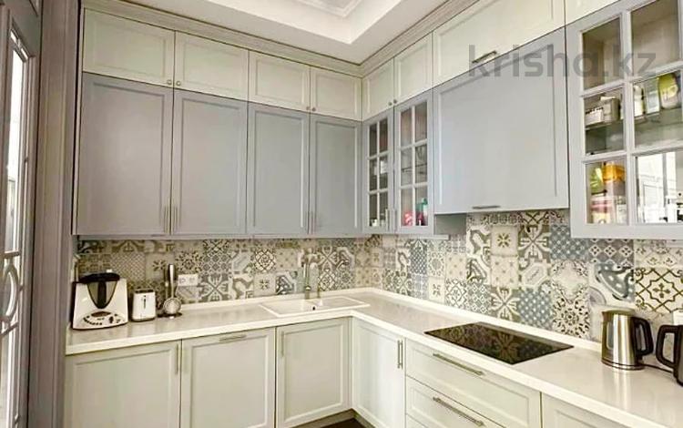 4-бөлмелі пәтер · 165 м² · 6/10 қабат, Кабанбай Батыра 15, бағасы: 166 млн ₸ в Алматы, Медеуский р-н — фото 3