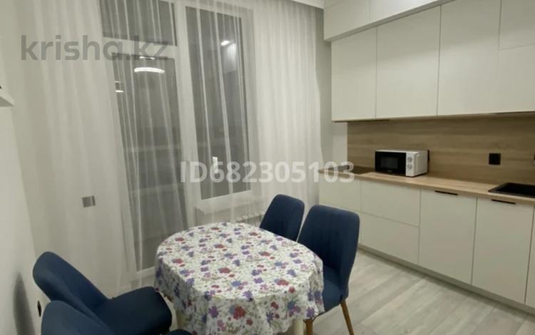 3-комнатная квартира · 90 м² · 10 этаж, E-10 ул 2 за 370 000 ₸ в Астане, Есильский р-н — фото 2