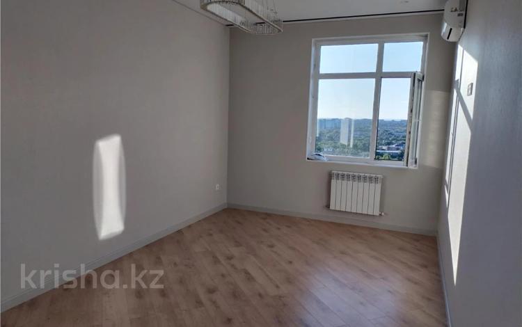 2-бөлмелі пәтер · 64.5 м² · 16/17 қабат, мкр Юго-Восток, ул. Букетова — Ашимова, бағасы: 35 млн ₸ в Караганде, Казыбек би р-н — фото 2