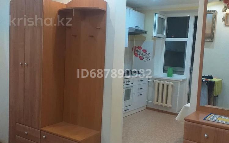 2-бөлмелі пәтер, 54 м², 4/5 қабат ай сайын, мкр. 4 5, бағасы: 160 000 〒 в Уральске, мкр. 4 — фото 2